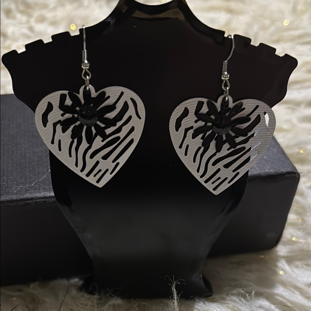 Heart-Shaped white and Black Earrings